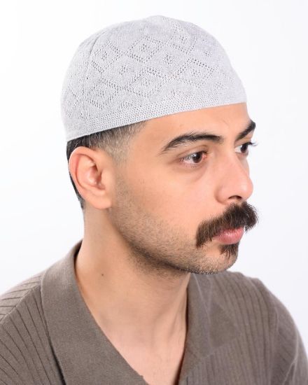 صورة طاقية رجالي لون رصاصي